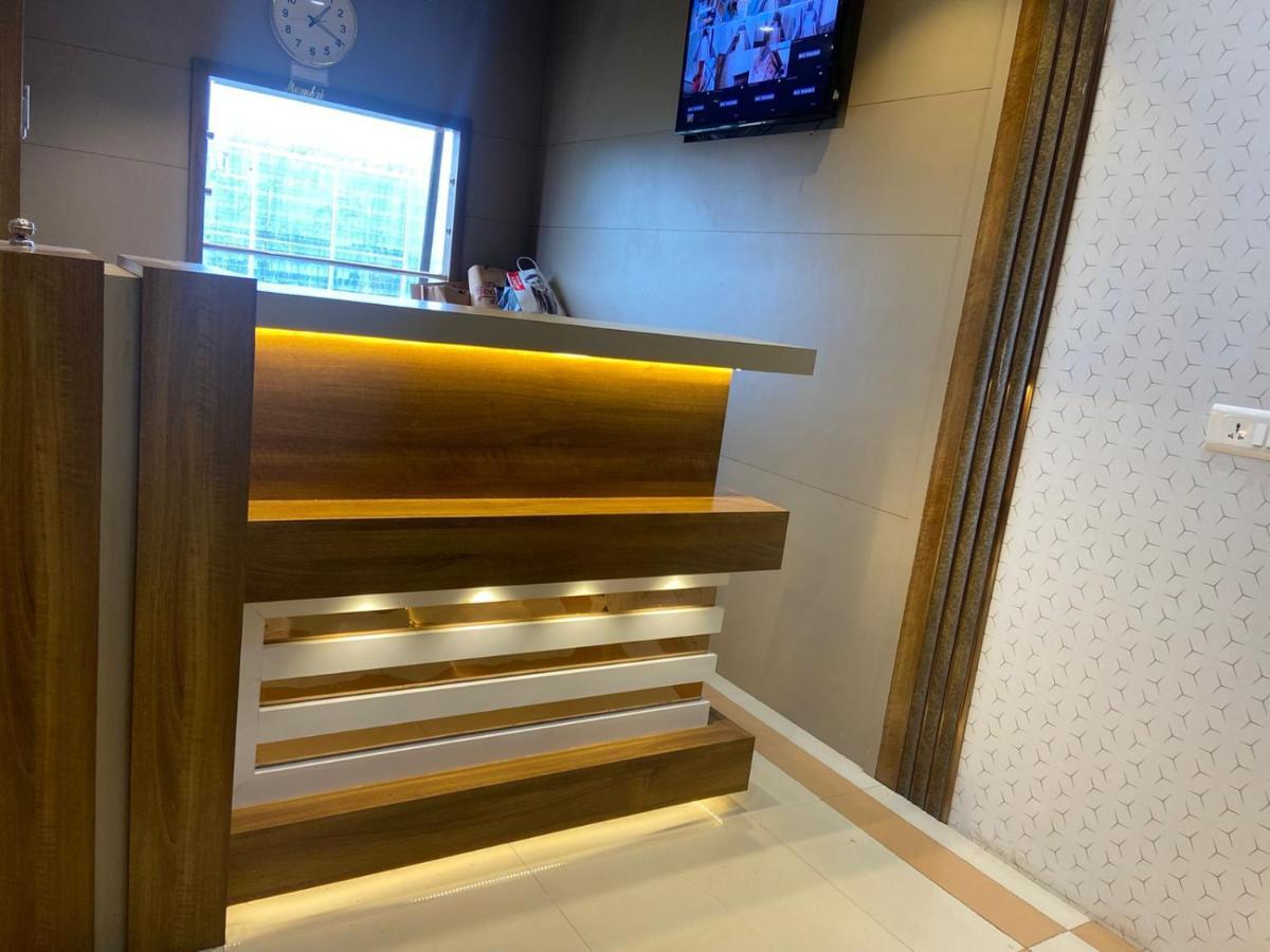 Hotel Bkc Crown - Near Trade Centre, Visa Consulate Bombaj Zewnętrze zdjęcie